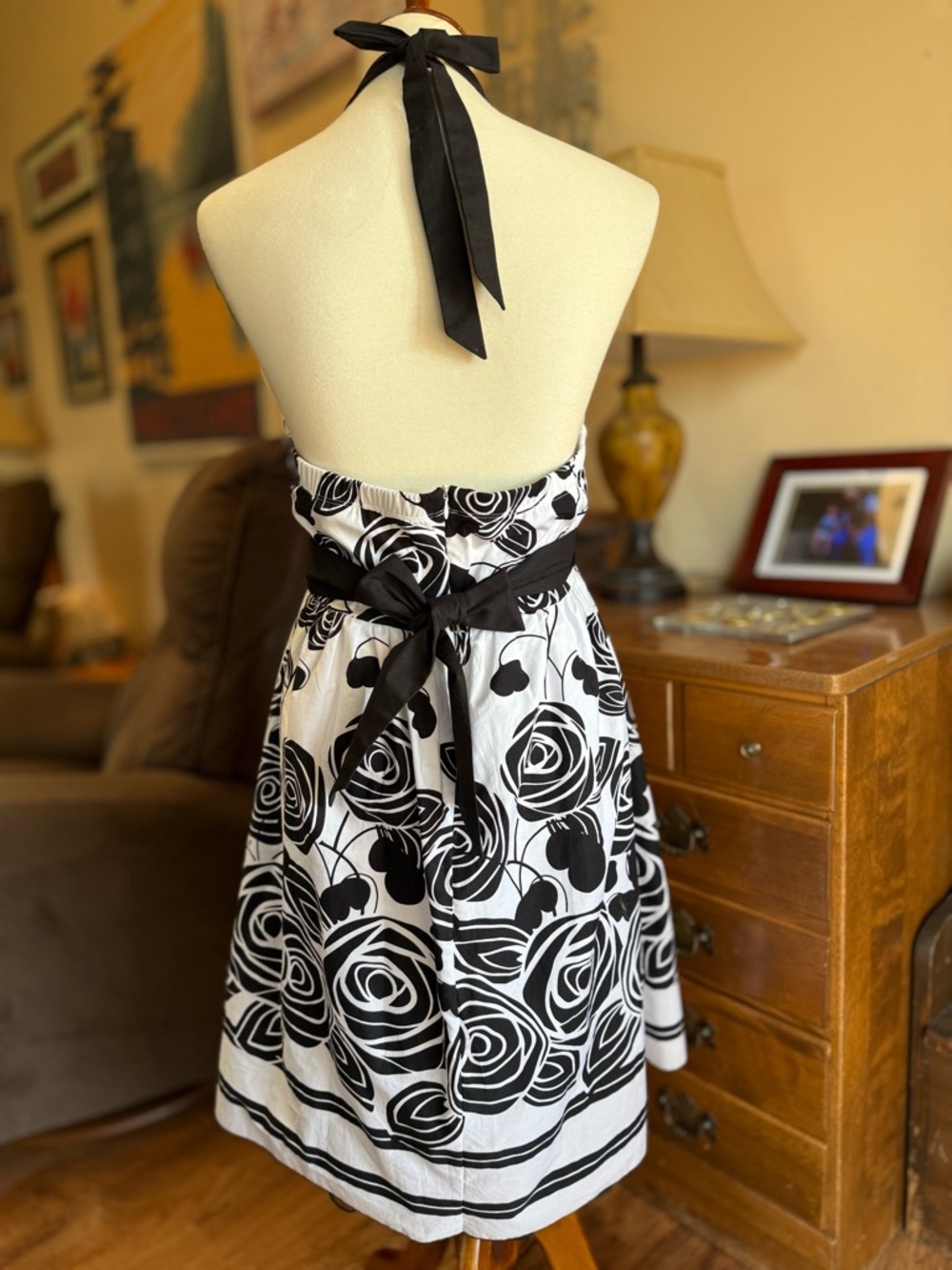 Chic Black and White Floral Halter Midi Dress - Picture 4 of 9